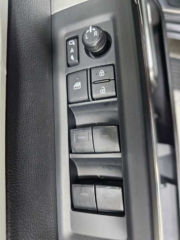 Used 2025 Toyota Tundra Capstone AWD/4WD image 29