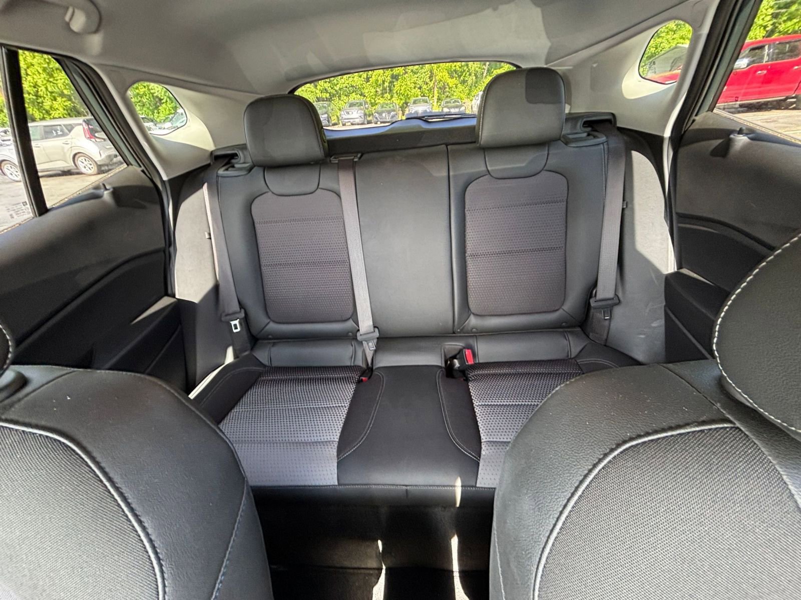 Used 2025 Chevrolet Trax LT w/ LT Convenience Package FWD image 33
