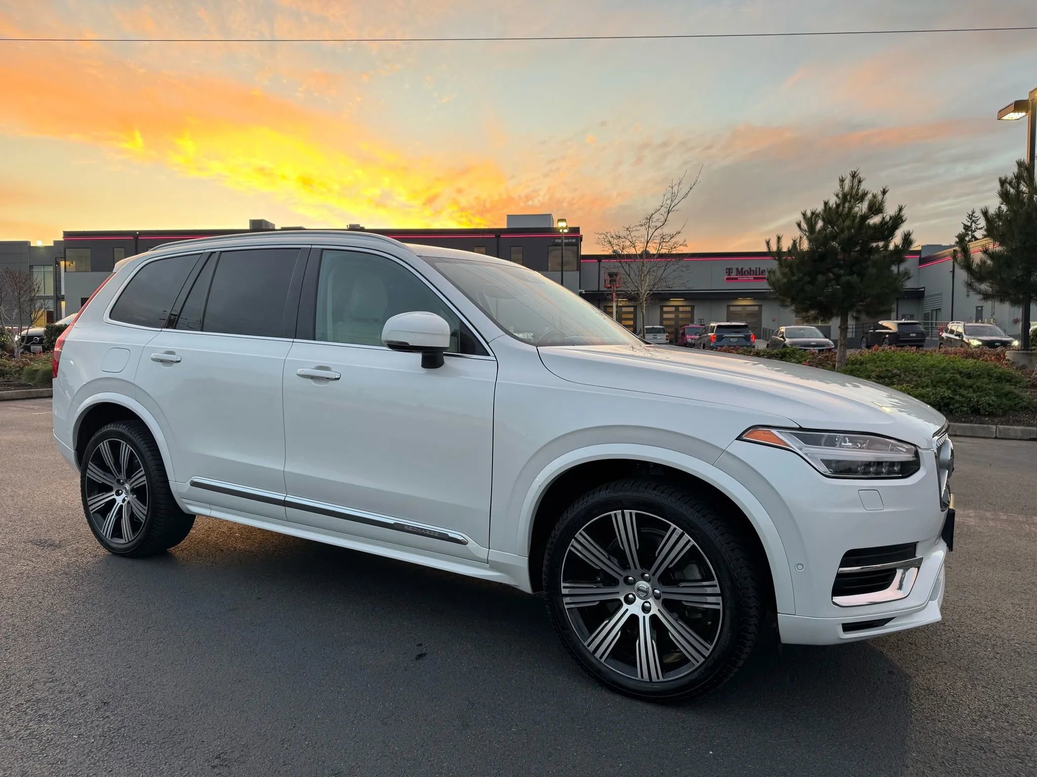 Used 2022 Volvo XC90 T8 Inscription w/ Advanced Package image 1