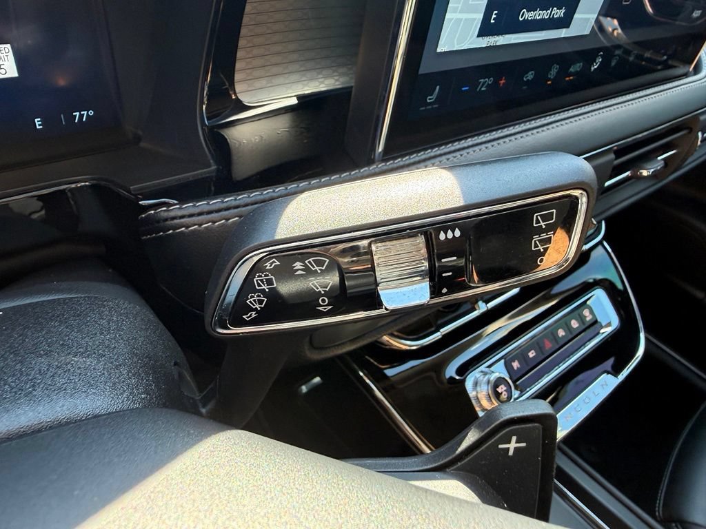 Used 2025 Lincoln Corsair AWD image 18