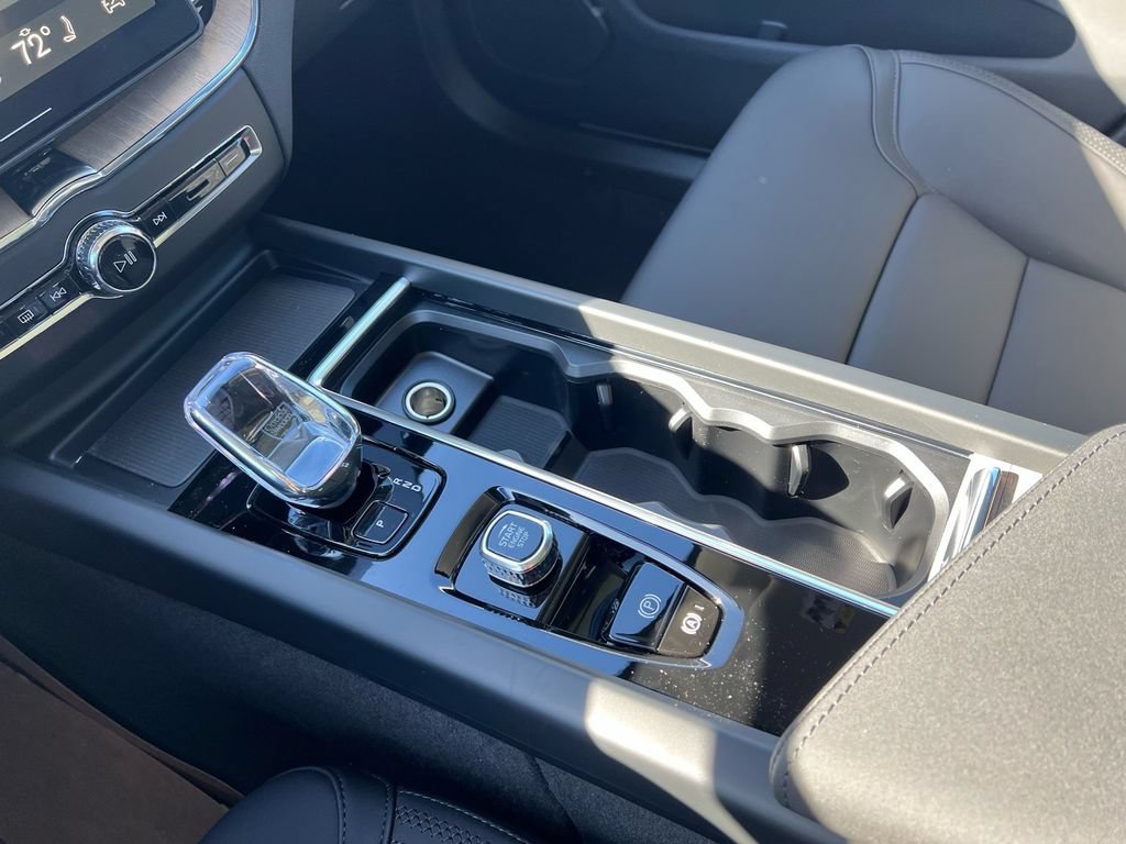 New 2026 Volvo XC60 B5 Plus w/ Protection Package Premier AWD/4WD image 18