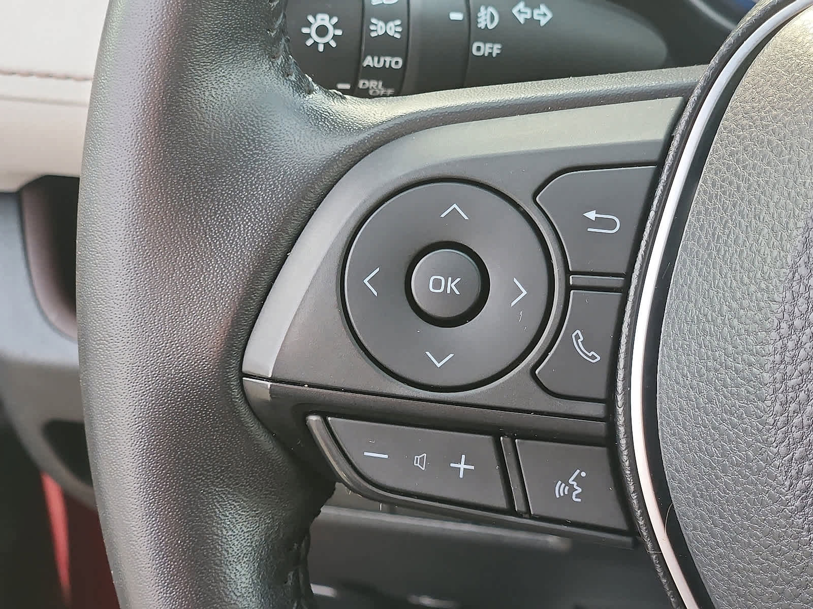 Used 2019 Toyota RAV4 Limited image 24