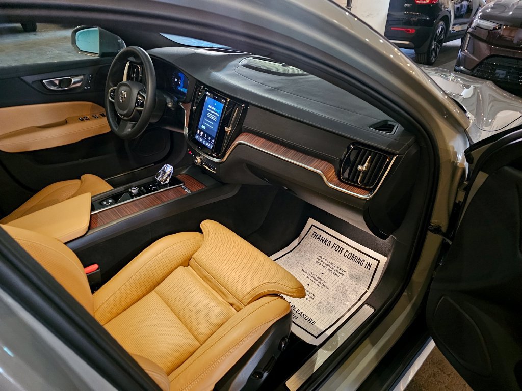 Certified 2025 Volvo V60 B5 Cross Country Ultra AWD/4WD image 10