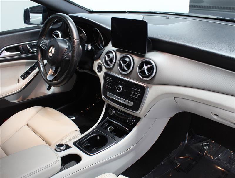 Used 2018 Mercedes-Benz CLA 250 image 10