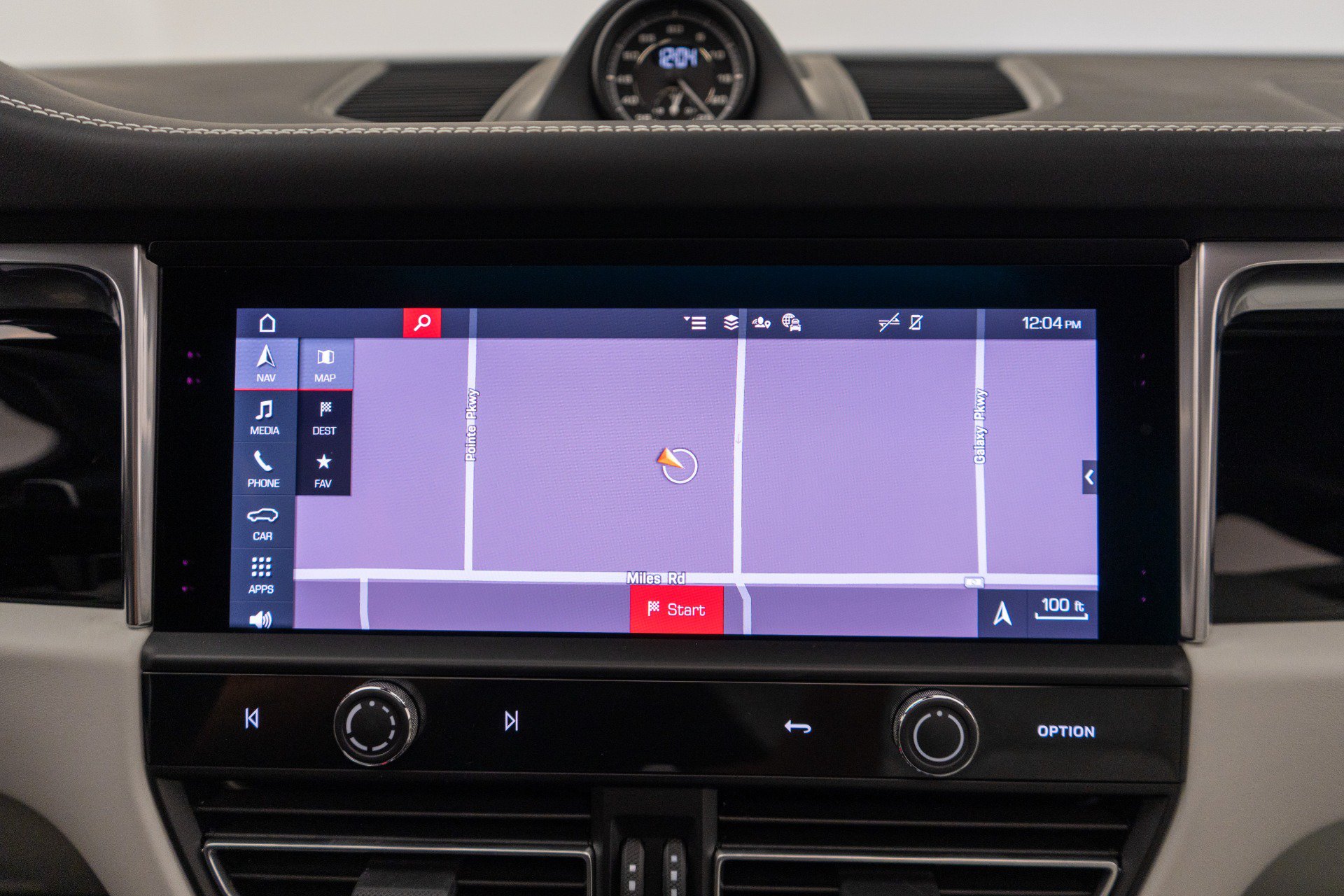Used 2026 Porsche Macan AWD/4WD image 17