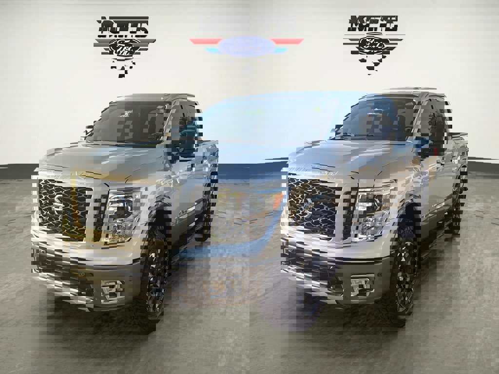 Used 2019 Nissan Titan PRO-4X w/ Pro-4x Convenience Package image 1