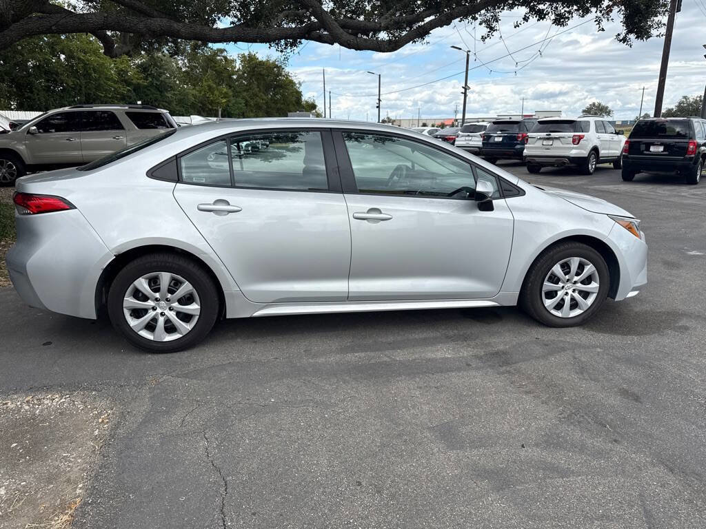 Used 2022 Toyota Corolla LE FWD image 6