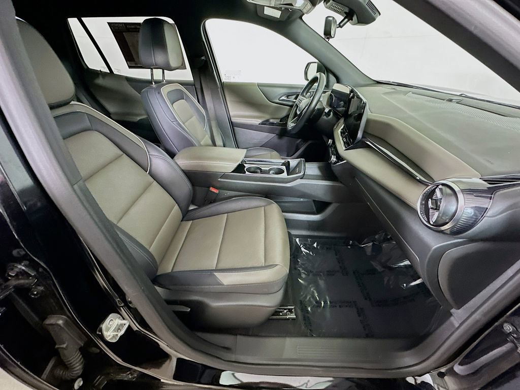 Used 2025 Chevrolet Equinox LT w/ Convenience Package II image 11