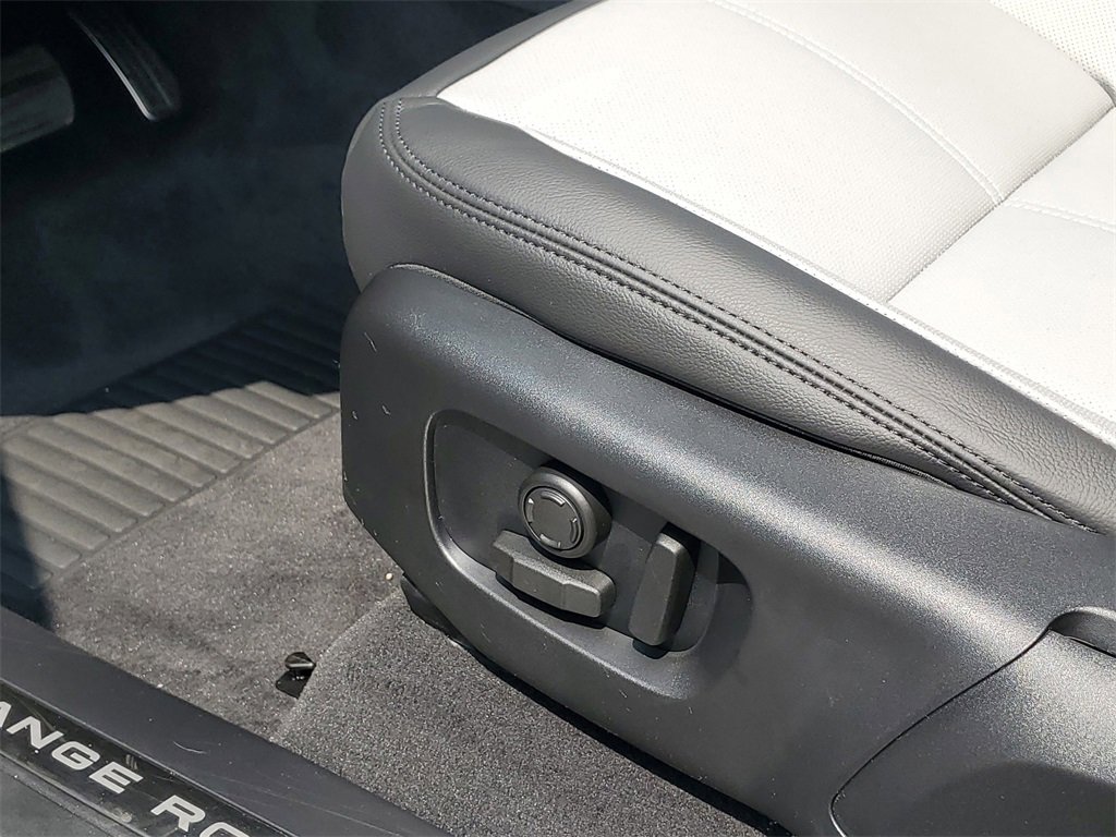New 2026 Land Rover Range Rover Velar Dynamic SE image 10