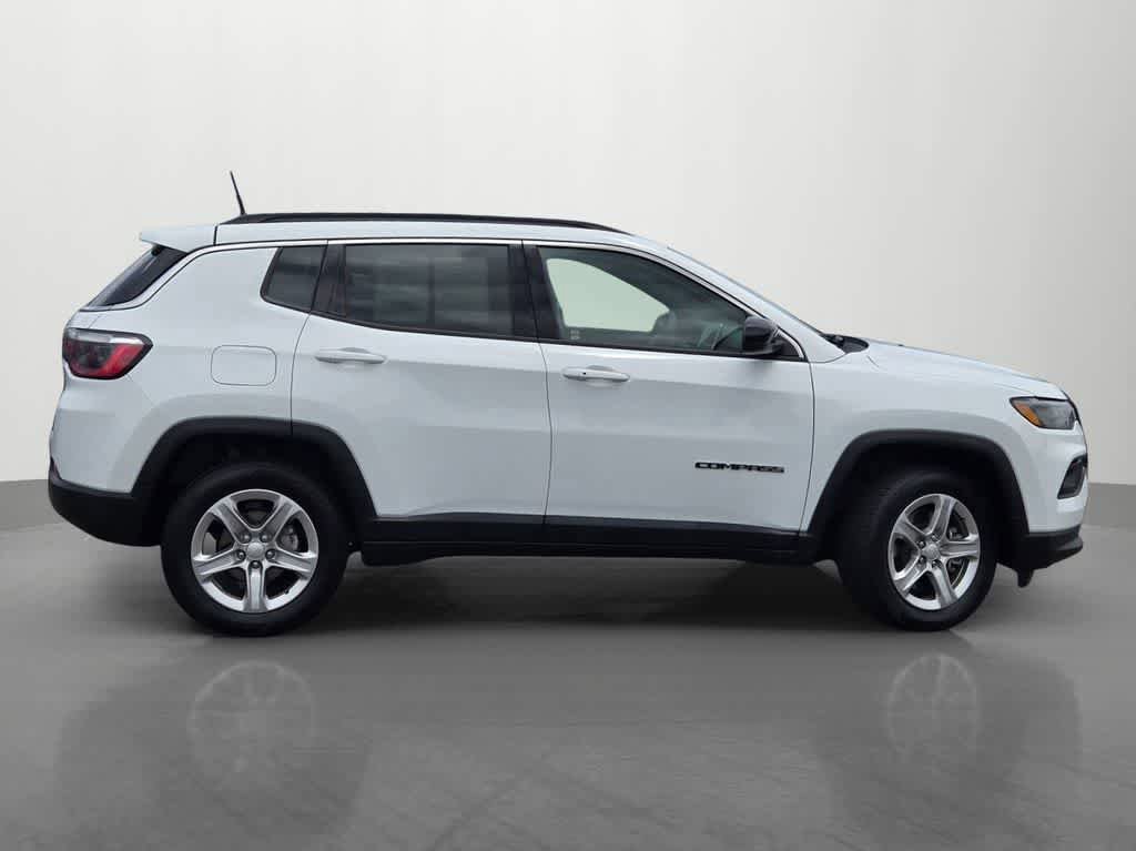 Used 2024 Jeep Compass Latitude w/ Altitude Special Edition AWD/4WD image 7
