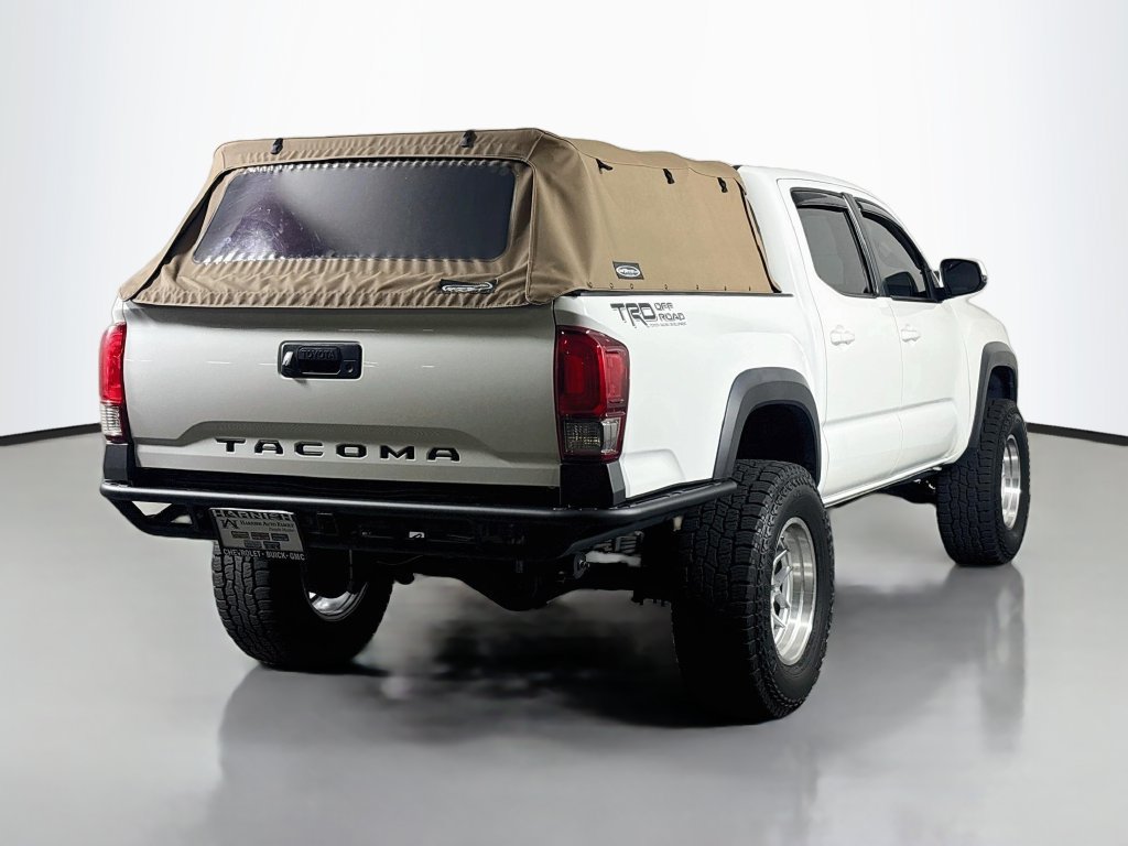 Used 2017 Toyota Tacoma TRD Off-Road AWD/4WD image 9