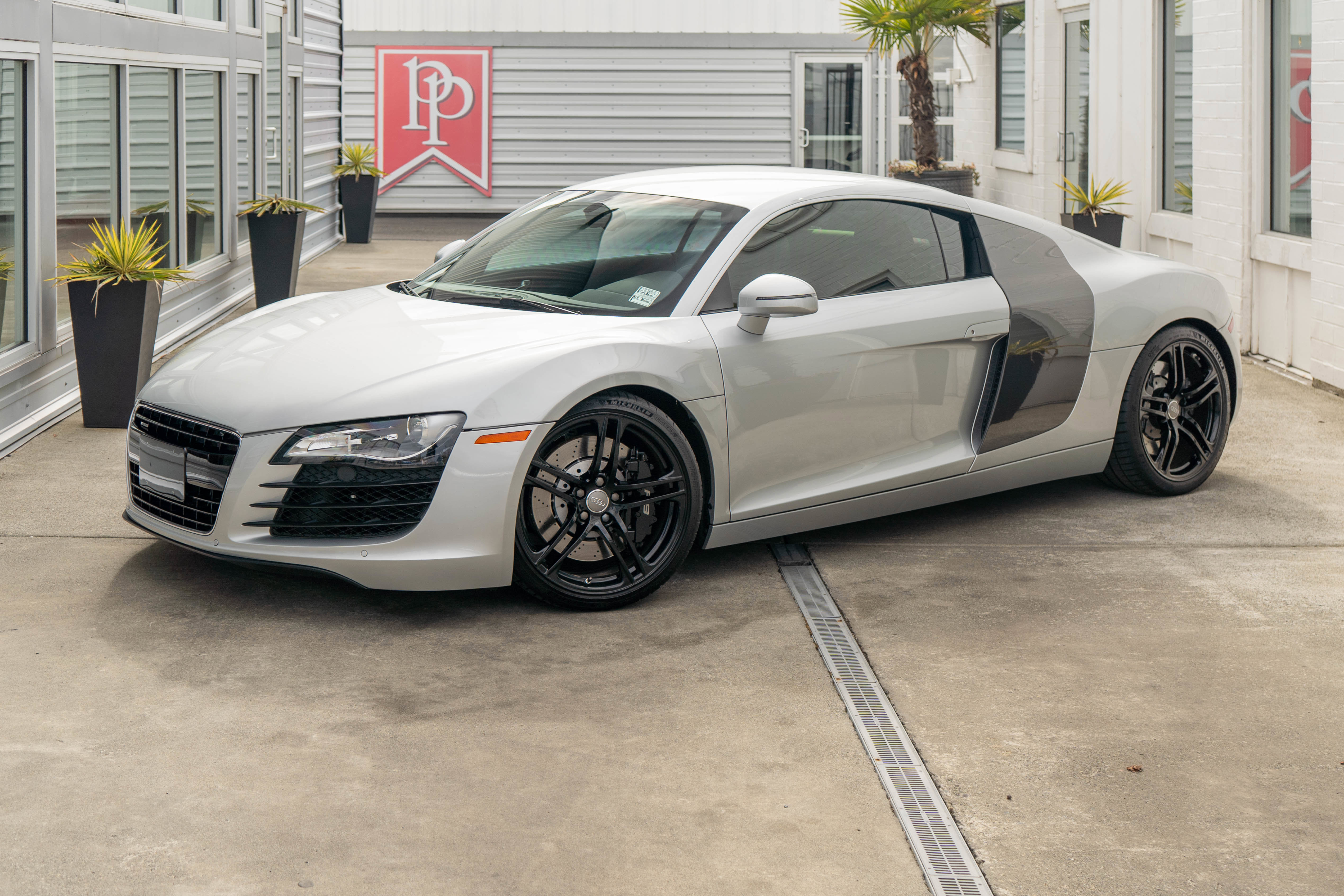 Used 2009 Audi R8 V8 image 2