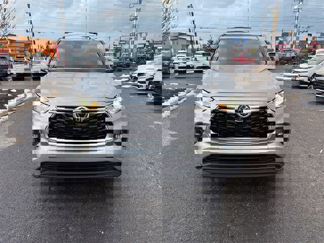 Used 2023 Toyota Highlander XLE image 3