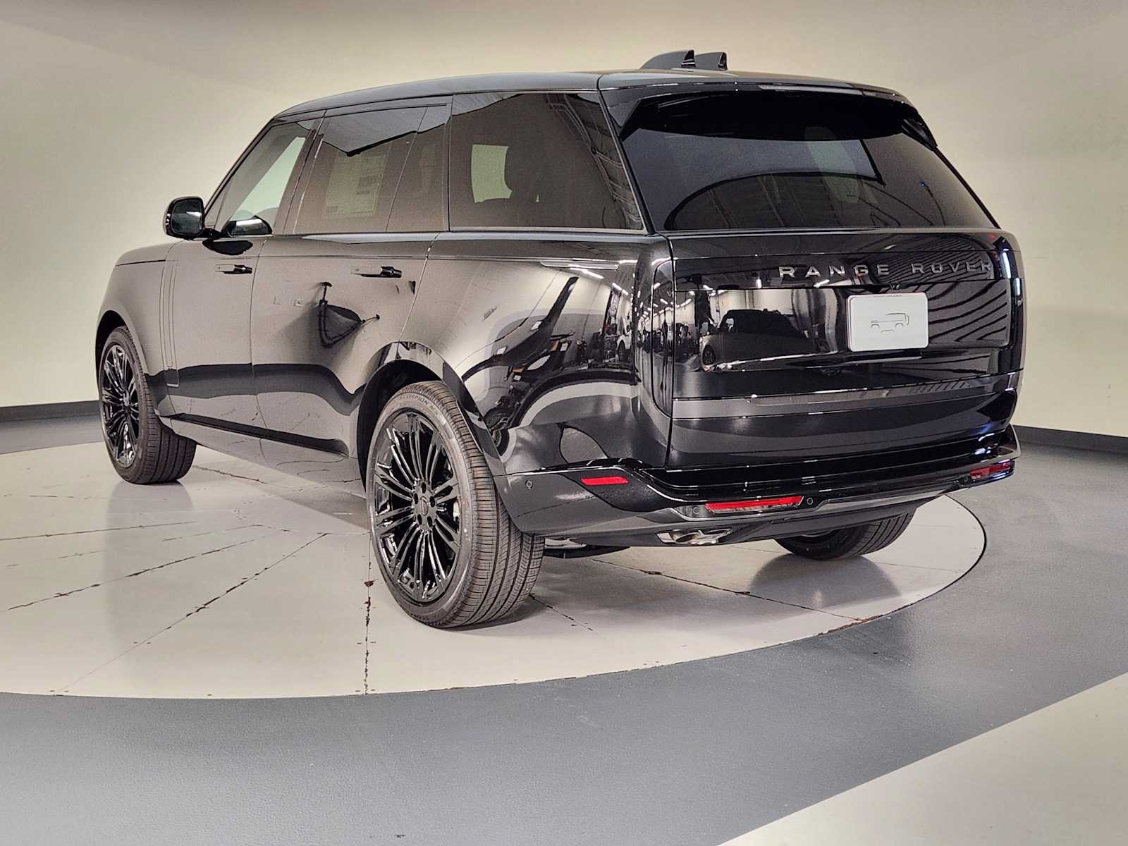 New 2026 Land Rover Range Rover Long Wheelbase SE AWD/4WD image 6