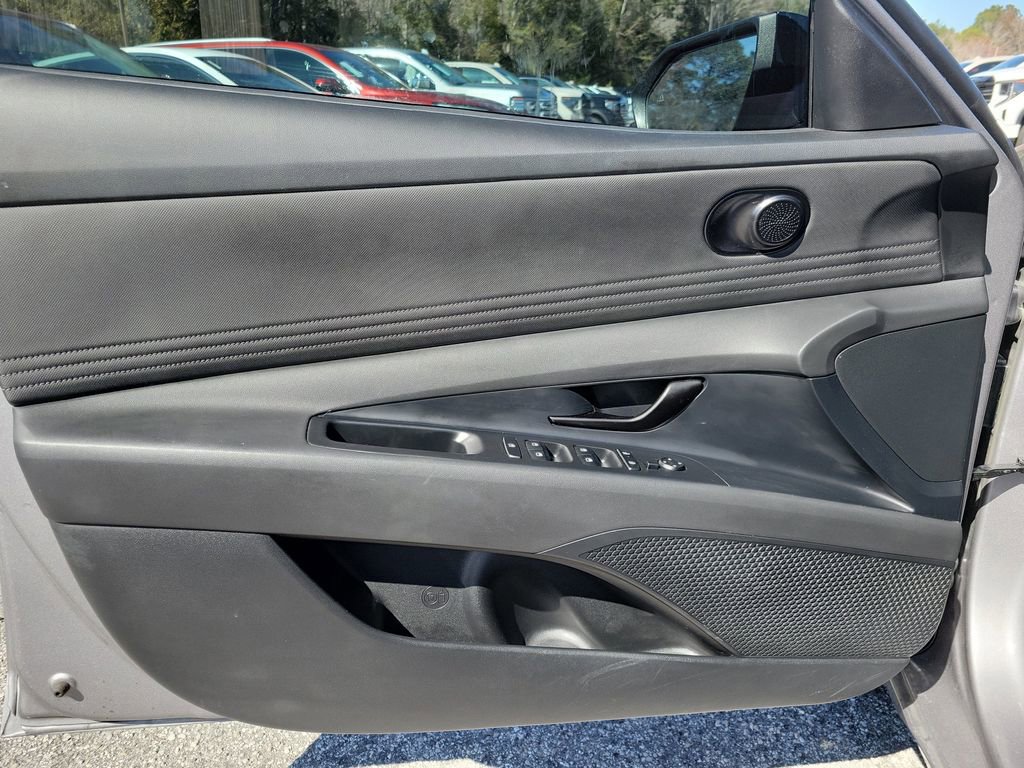 Certified 2025 Hyundai Elantra SEL image 14