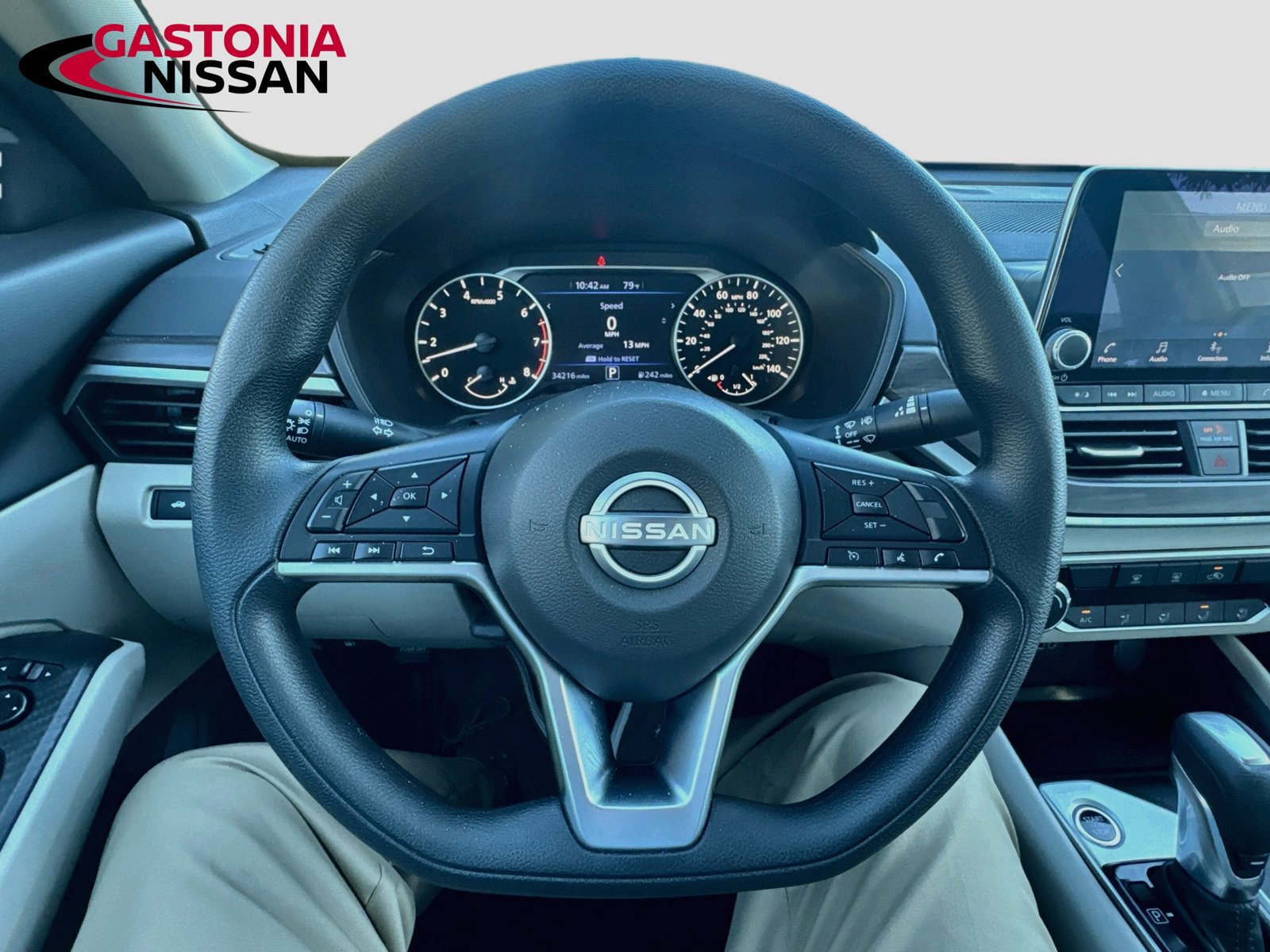 Used 2025 Nissan Altima 2.5 SV FWD image 14
