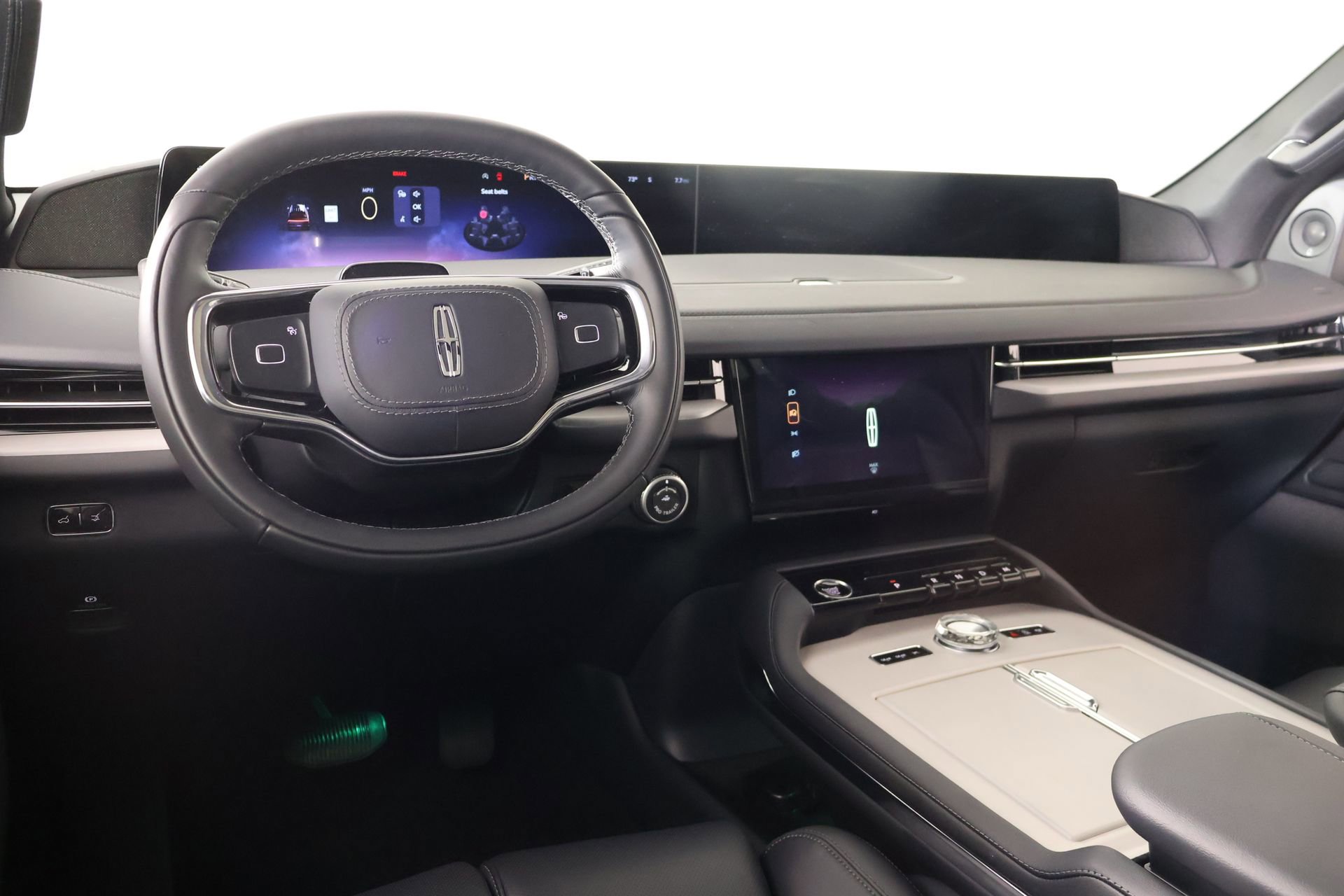 New 2026 Lincoln Navigator L Reserve w/ Jet Appearance Package AWD/4WD image 2