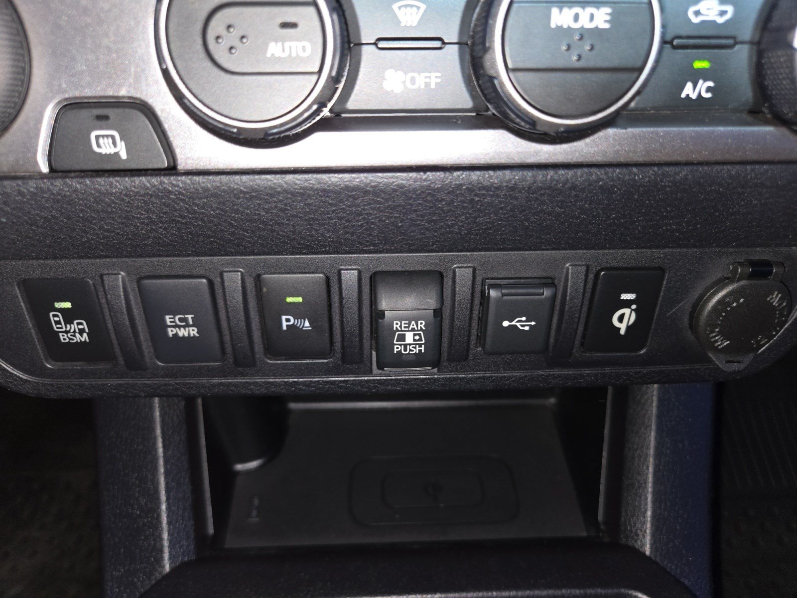 Used 2021 Toyota Tacoma Limited w/ Nightshade Package AWD/4WD image 26