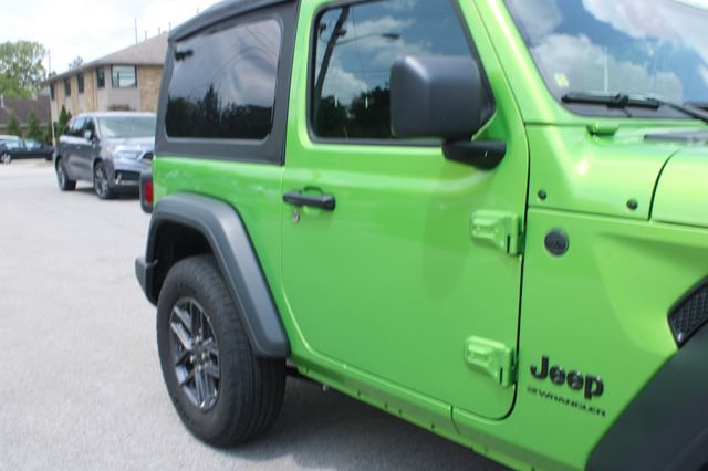 Used 2025 Jeep Wrangler Sport AWD/4WD image 39