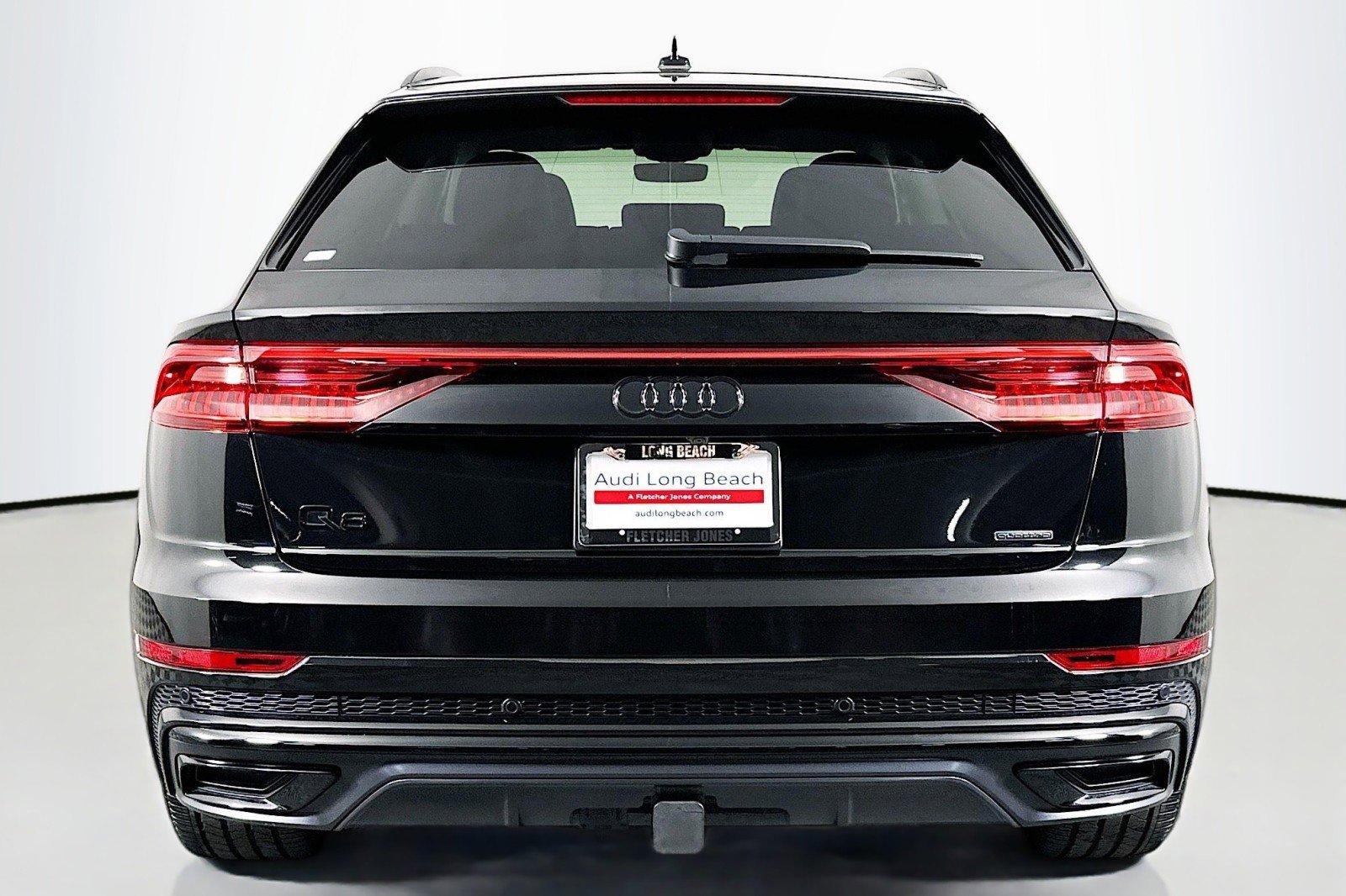 Used 2023 Audi Q8 Prestige w/ Prestige Package image 3