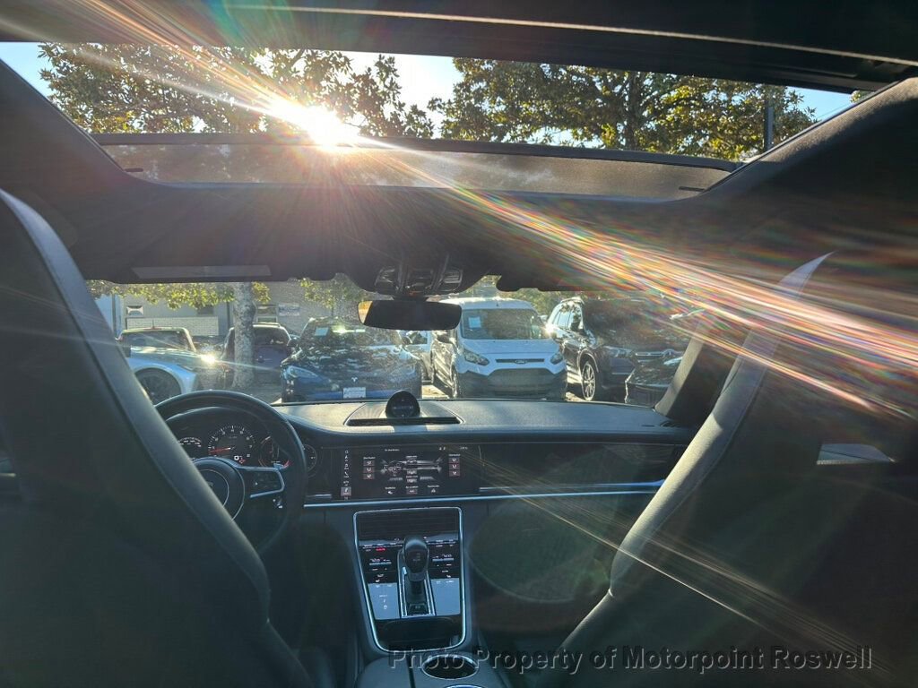 Used 2020 Porsche Panamera image 18