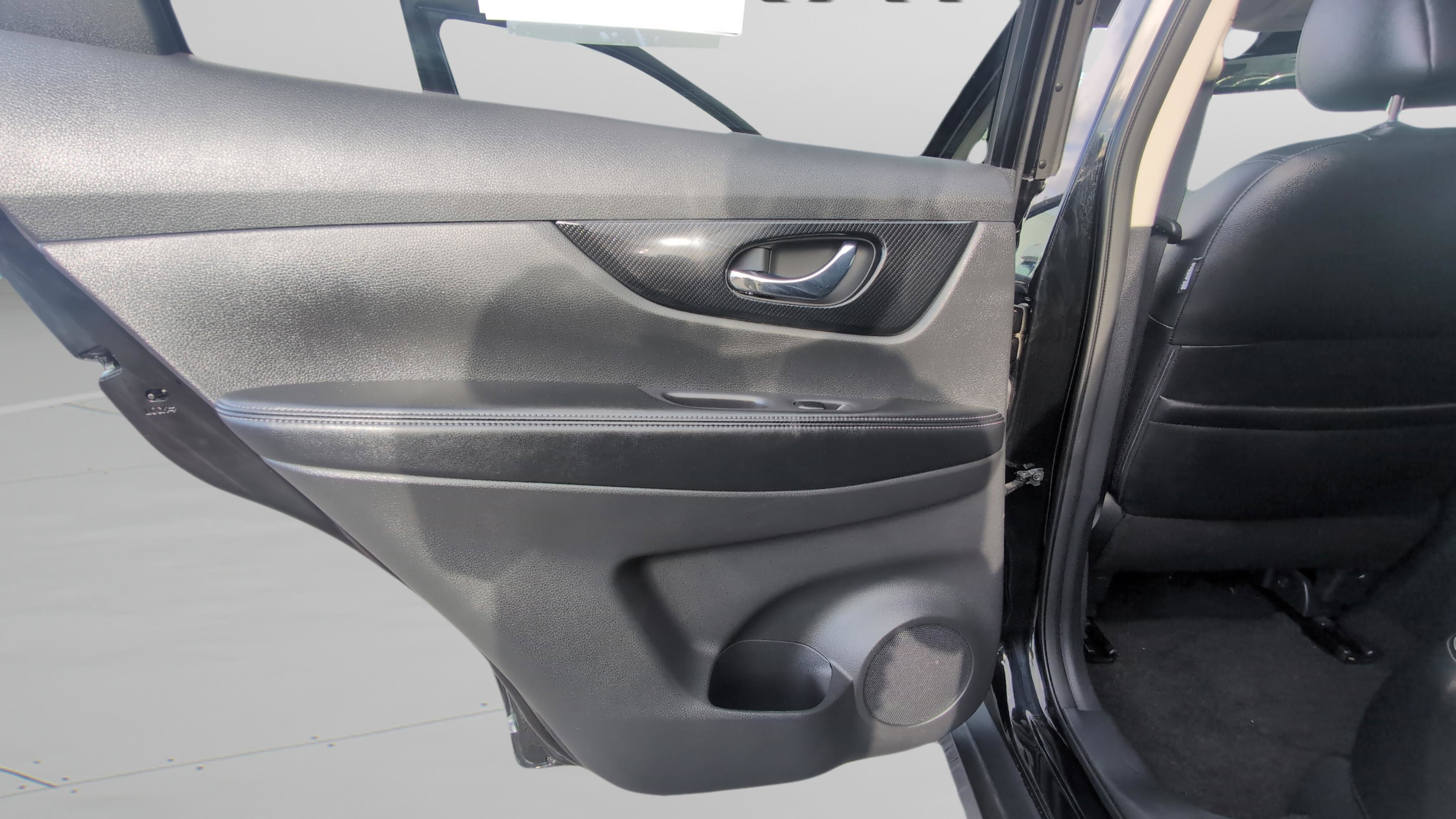 Used 2018 Nissan Rogue SL AWD/4WD image 16