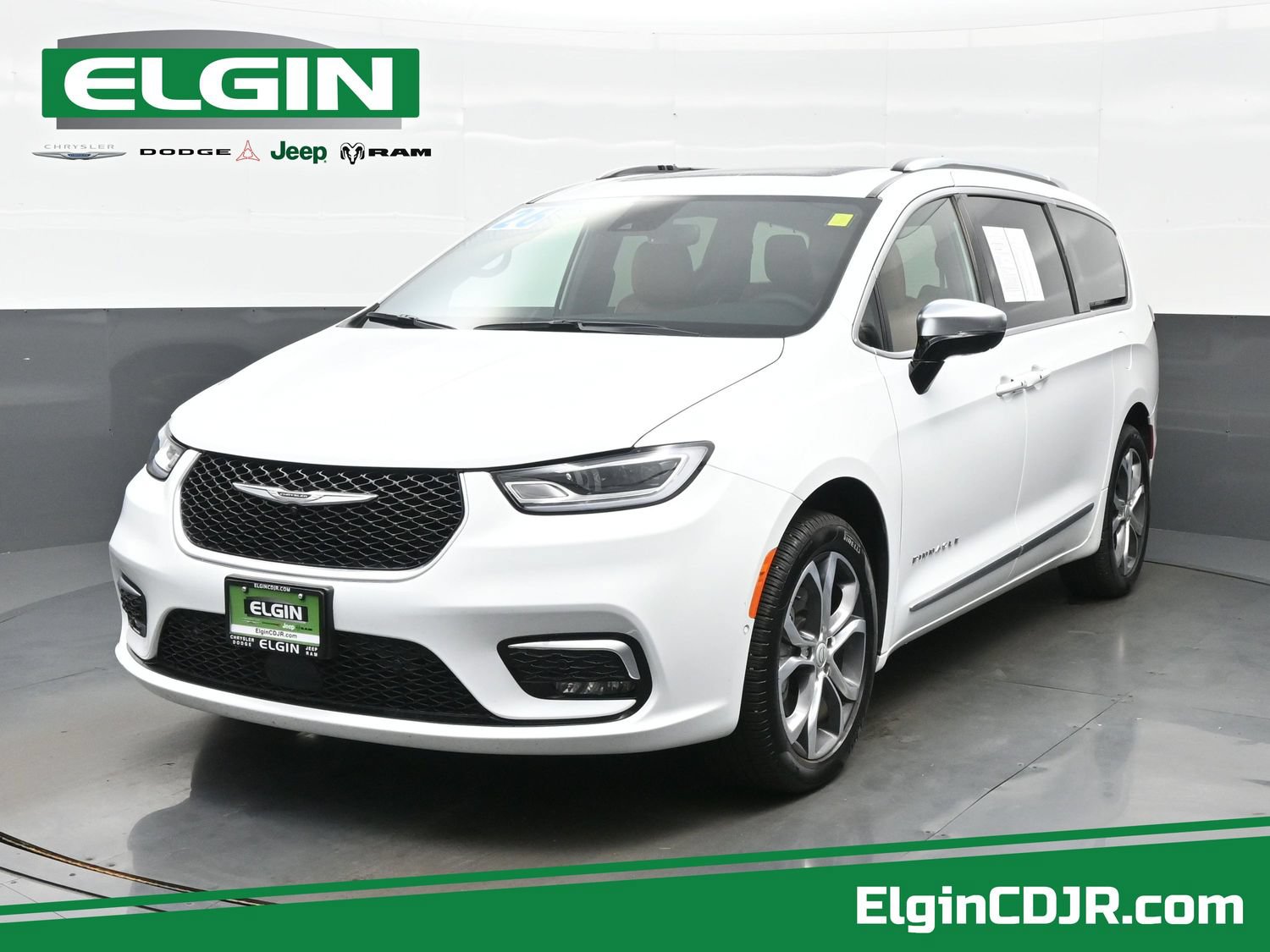Used 2026 Chrysler Pacifica Pinnacle AWD/4WD image 1