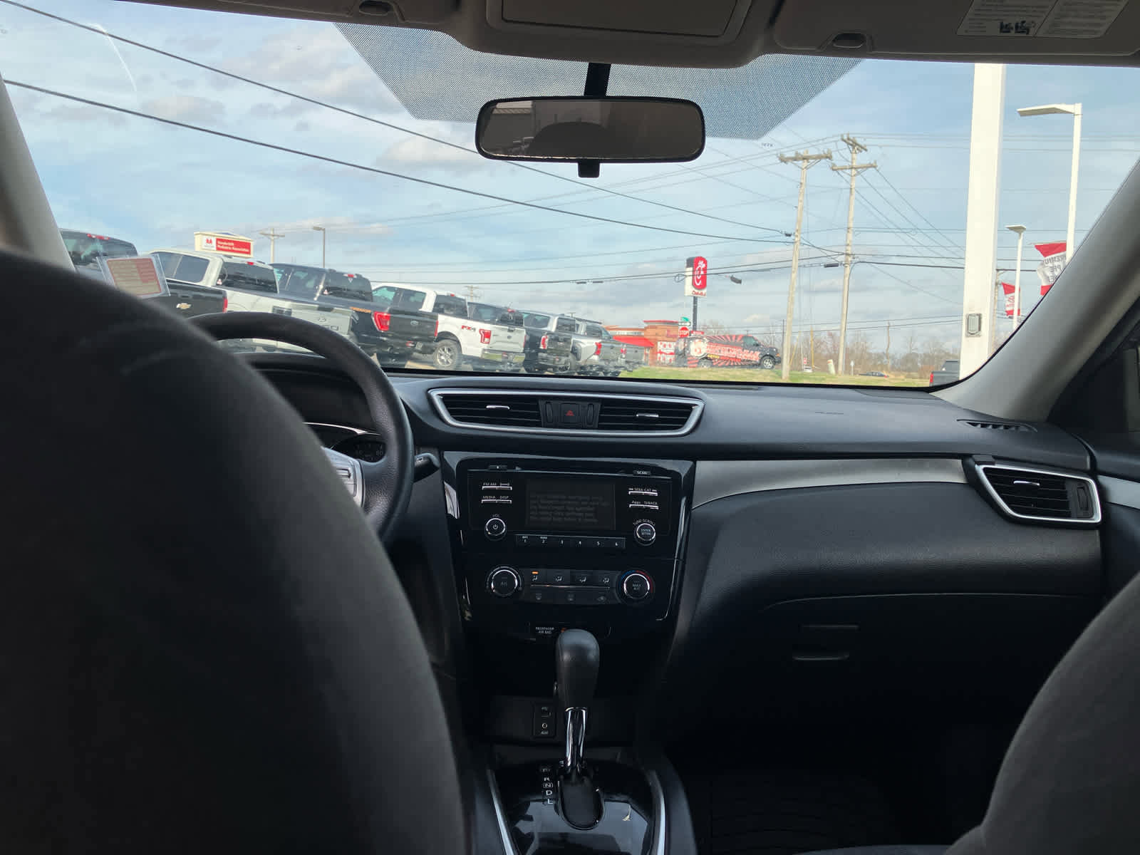 Used 2015 Nissan Rogue S image 27