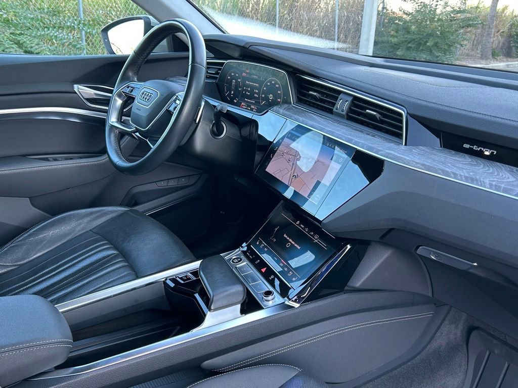 Used 2022 Audi e-tron Premium Plus w/ Premium Plus Package image 64