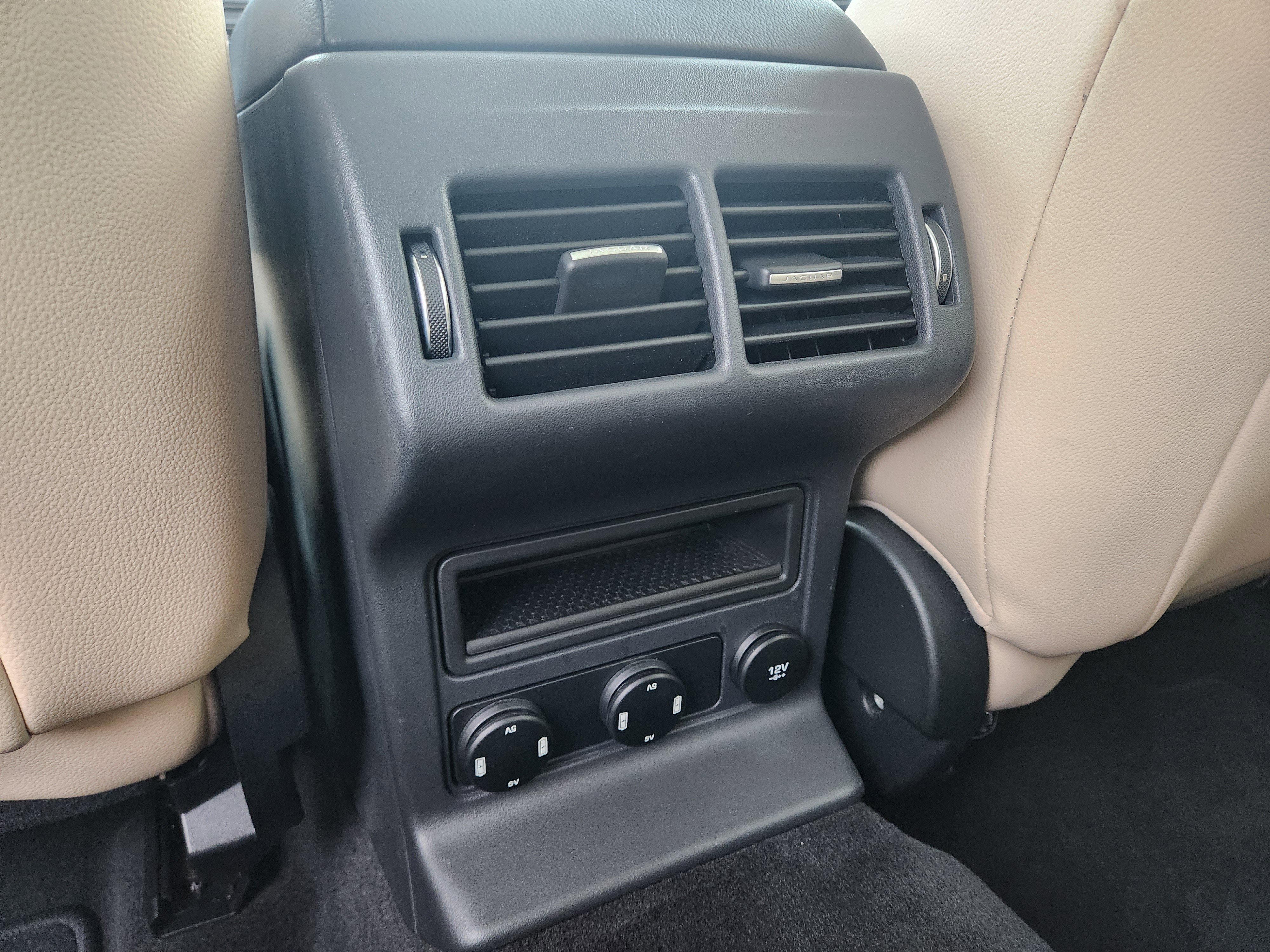 Used 2018 Jaguar F-PACE Premium image 21