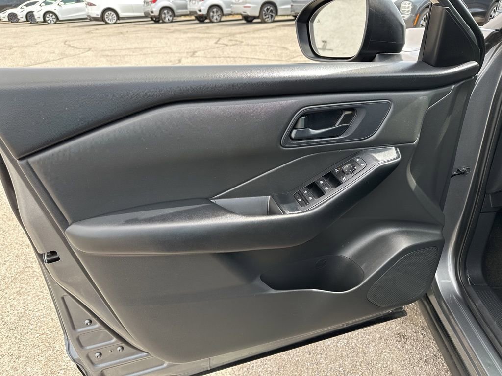 Used 2024 Nissan Rogue S image 17