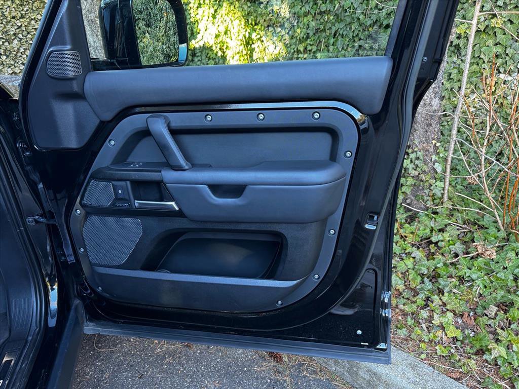 Used 2023 Land Rover Defender 110 V8 image 25