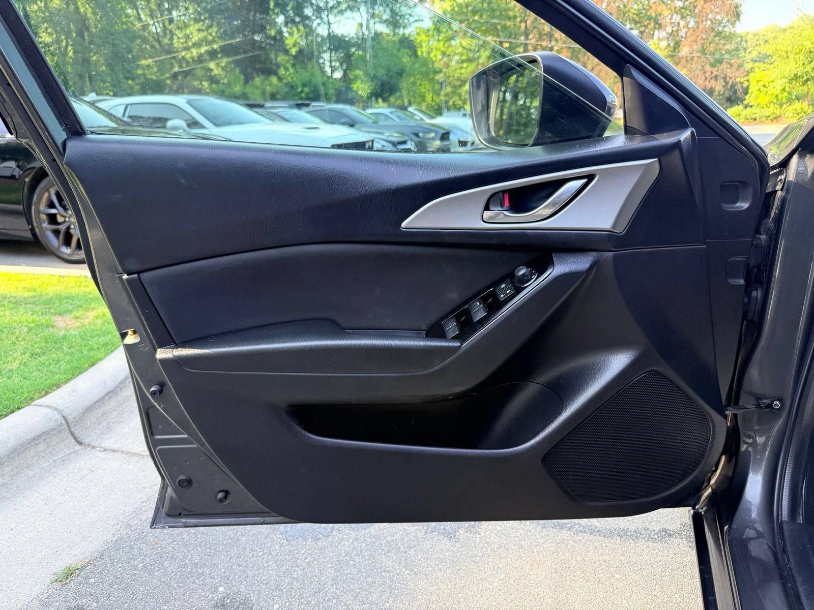 Used 2017 MAZDA MAZDA3 Sport FWD image 18