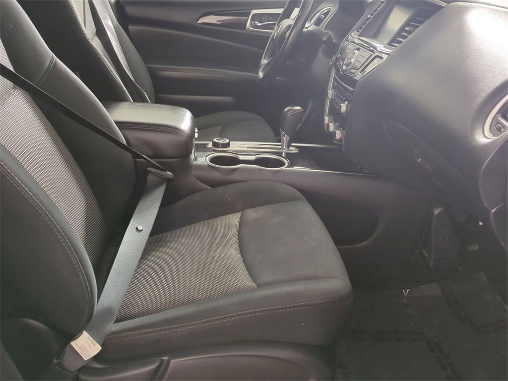 Used 2018 Nissan Pathfinder SV image 24