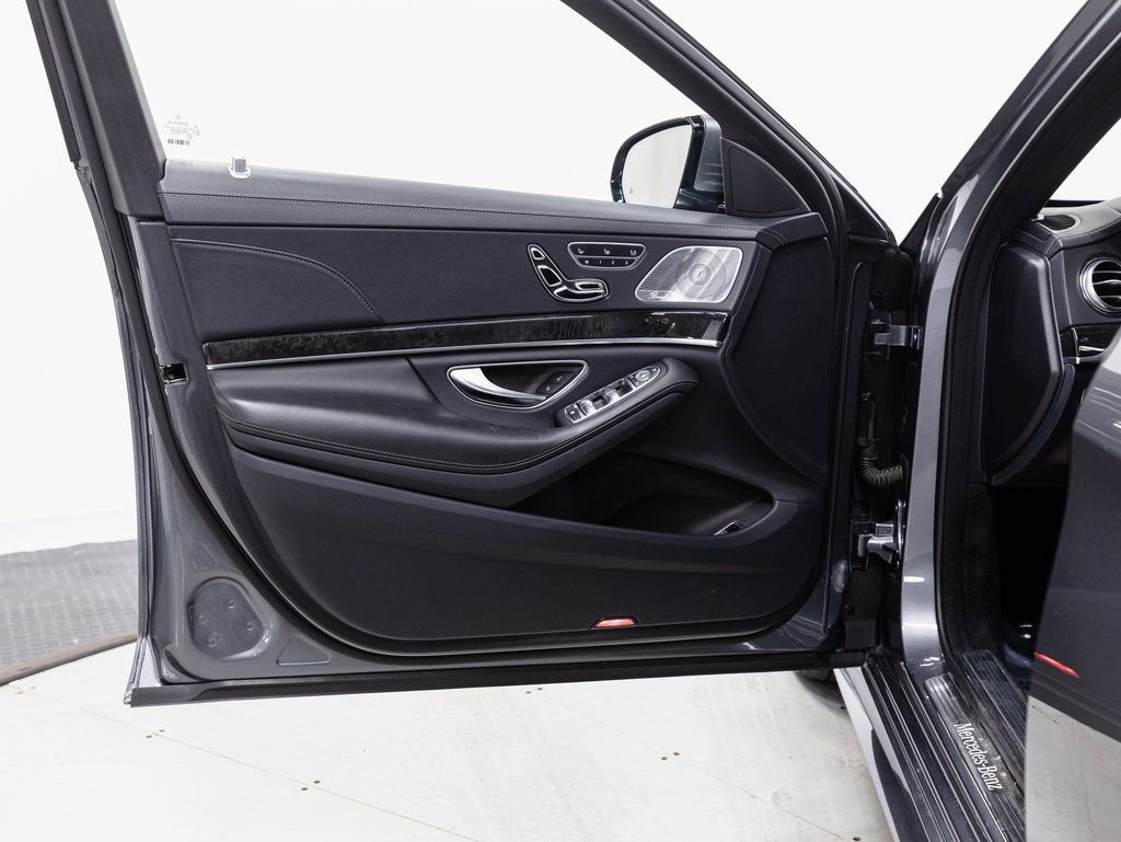 Used 2020 Mercedes-Benz S 560 4MATIC Sedan image 5