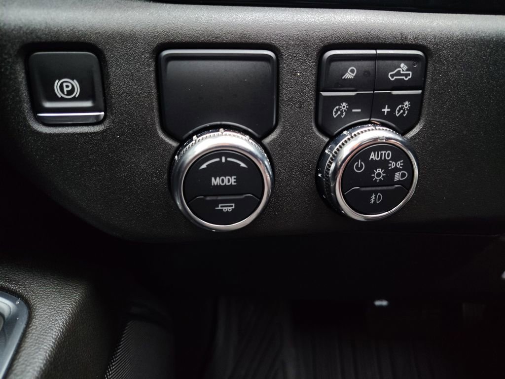 Used 2024 GMC Sierra 1500 SLT image 12