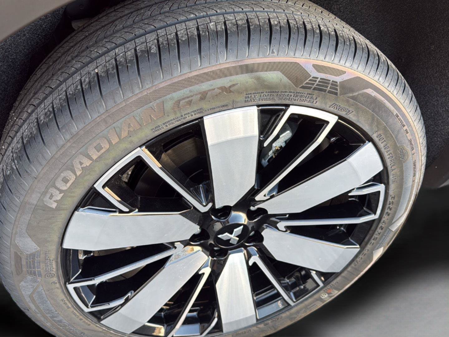 New 2026 Mitsubishi Outlander SE FWD image 11