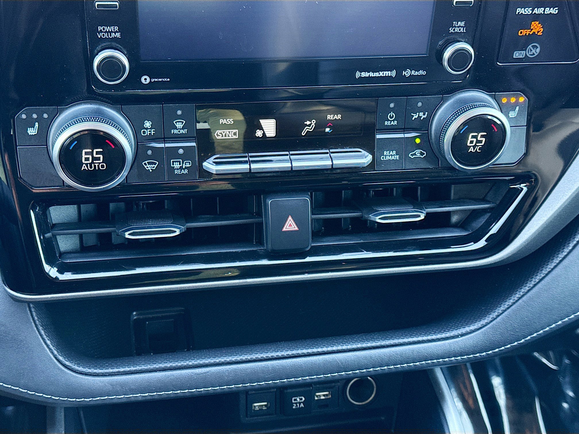 Used 2020 Toyota Highlander XLE image 36