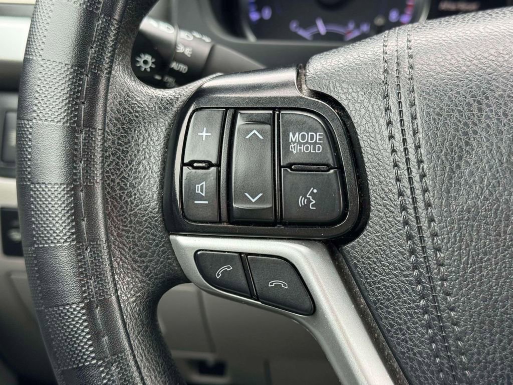 Used 2019 Toyota Highlander LE image 21