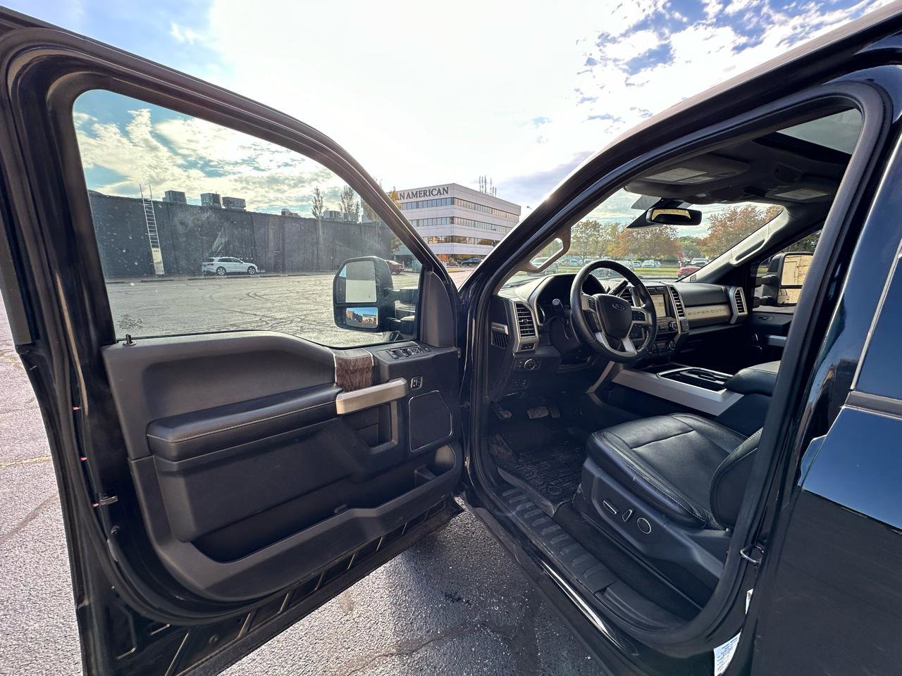 Used 2017 Ford F250 Lariat w/ Lariat Ultimate Package AWD/4WD image 9
