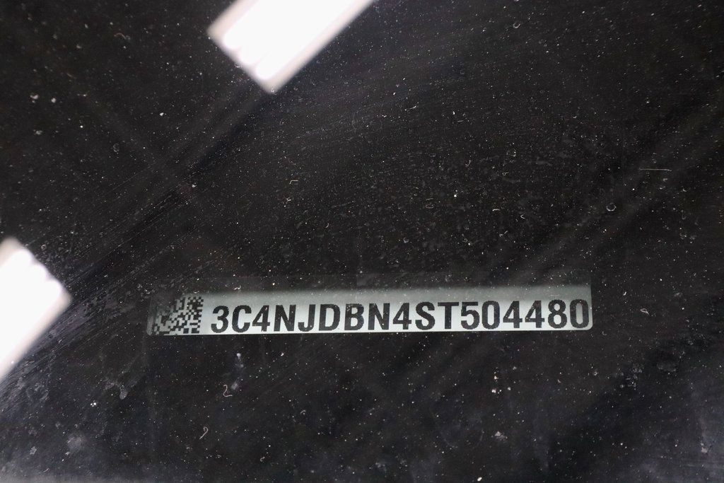 Used 2025 Jeep Compass Latitude image 32