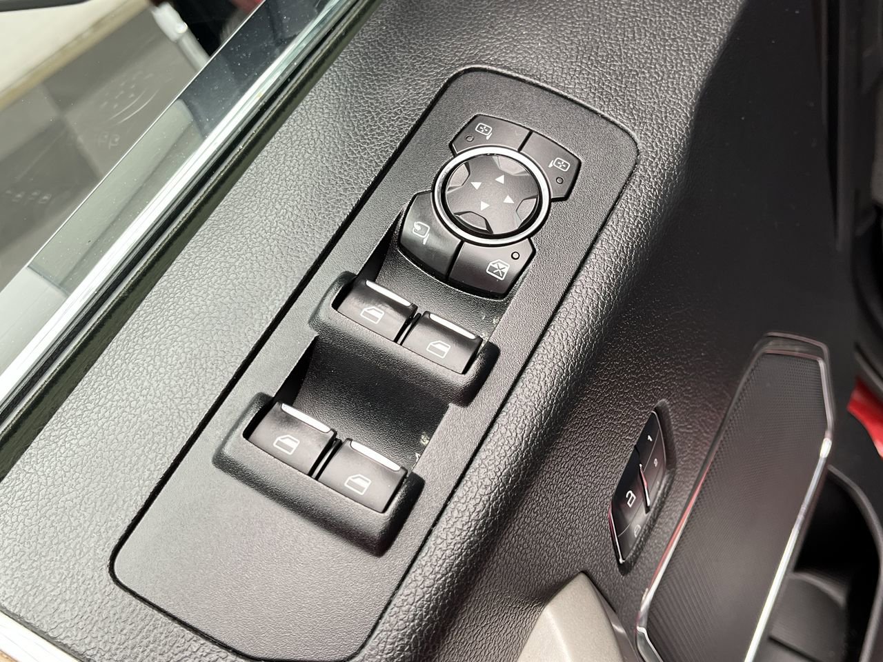 Used 2015 Ford F150 Lariat w/ Equipment Group 502A Luxury AWD/4WD image 10