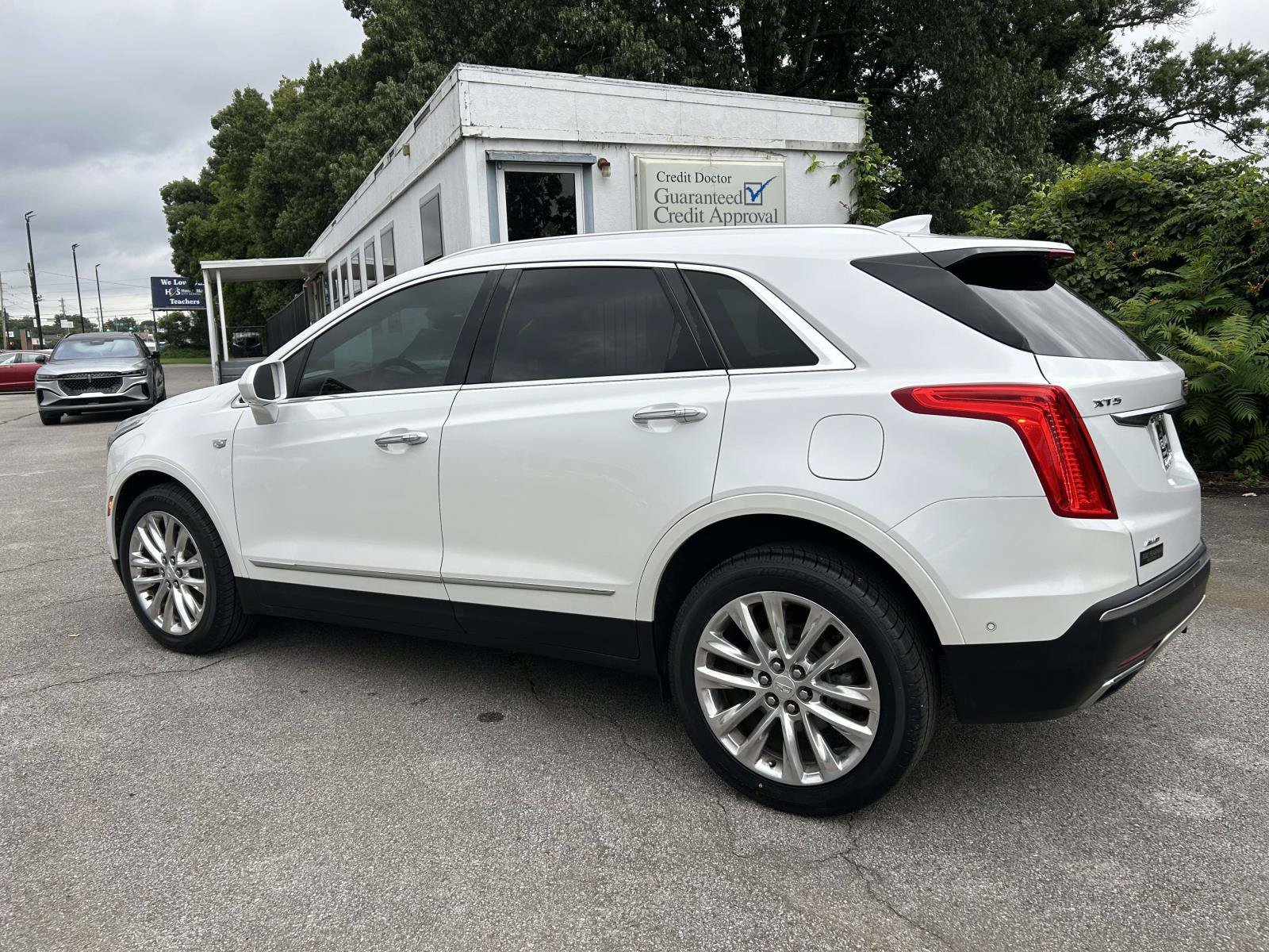 Used 2017 Cadillac XT5 Platinum w/ Driver Assist Package AWD/4WD image 7