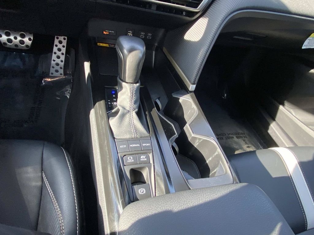 Used 2025 Toyota Camry SE w/ Convenience Package FWD image 30