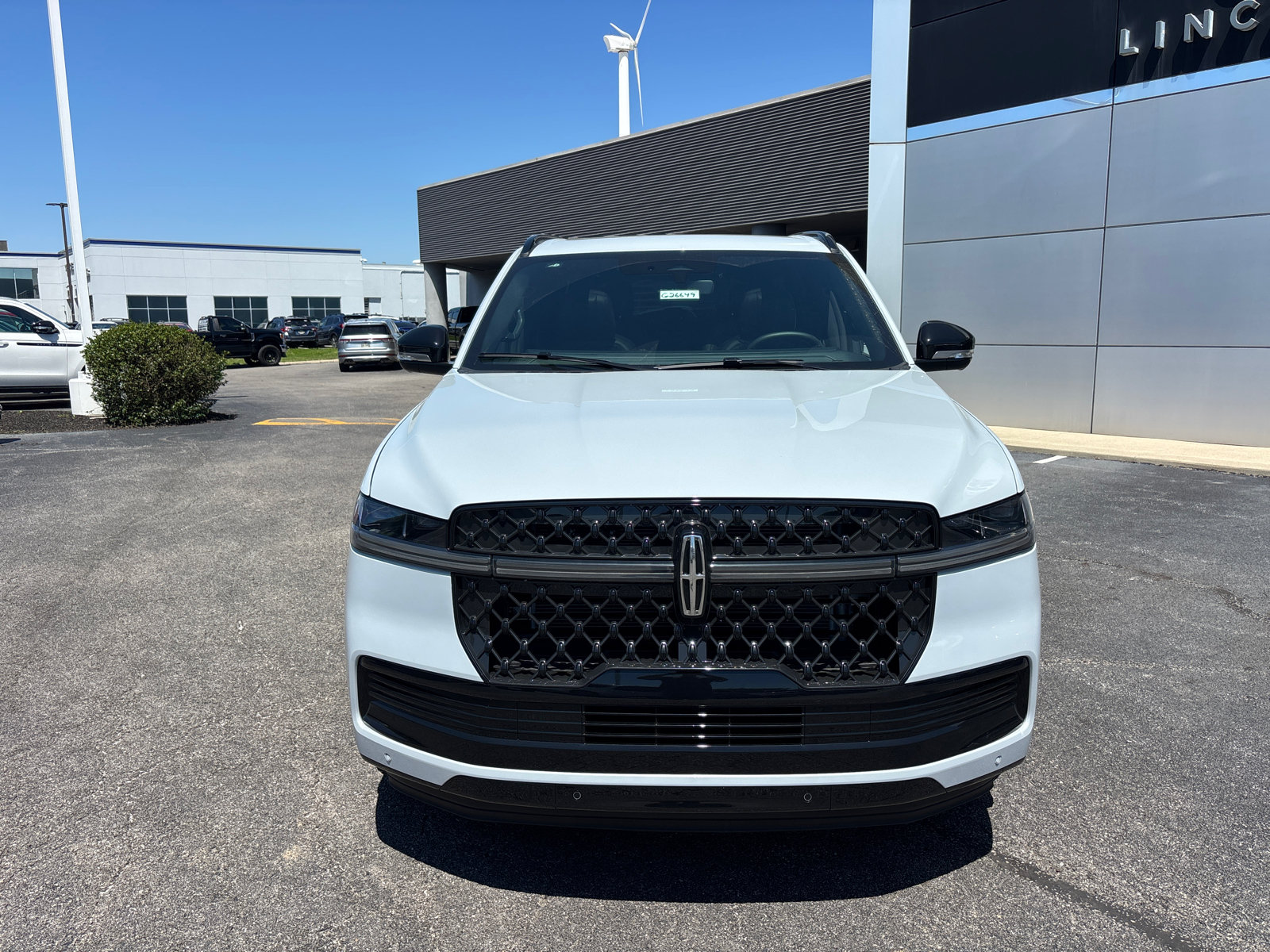 New 2026 Lincoln Navigator L Reserve w/ Jet Appearance Package AWD/4WD image 2