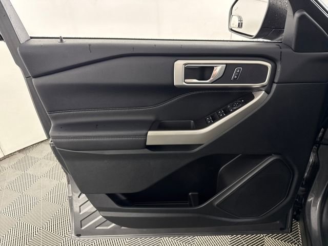 Used 2024 Ford Explorer XLT image 24