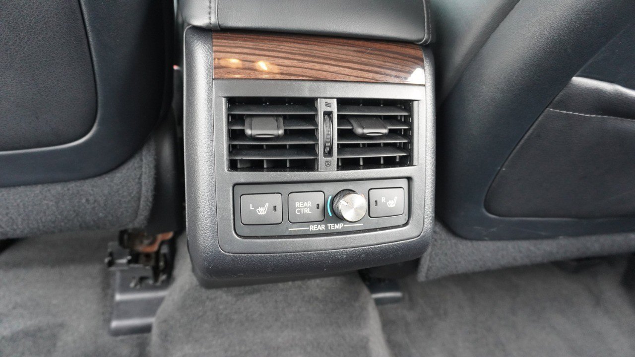 Used 2013 Toyota Avalon Limited image 29