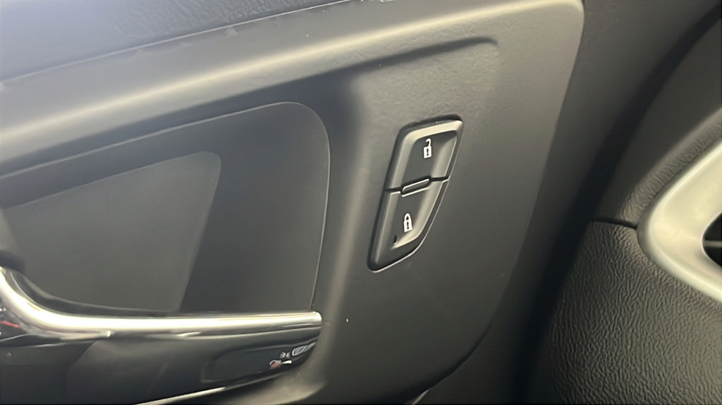 Used 2022 Chevrolet Malibu LT FWD image 31