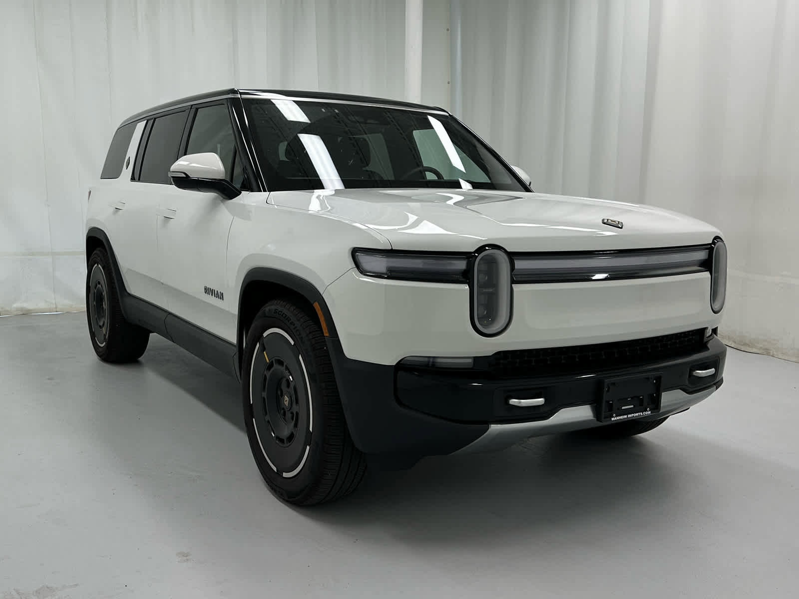 Used 2026 Rivian R1S Adventure image 2