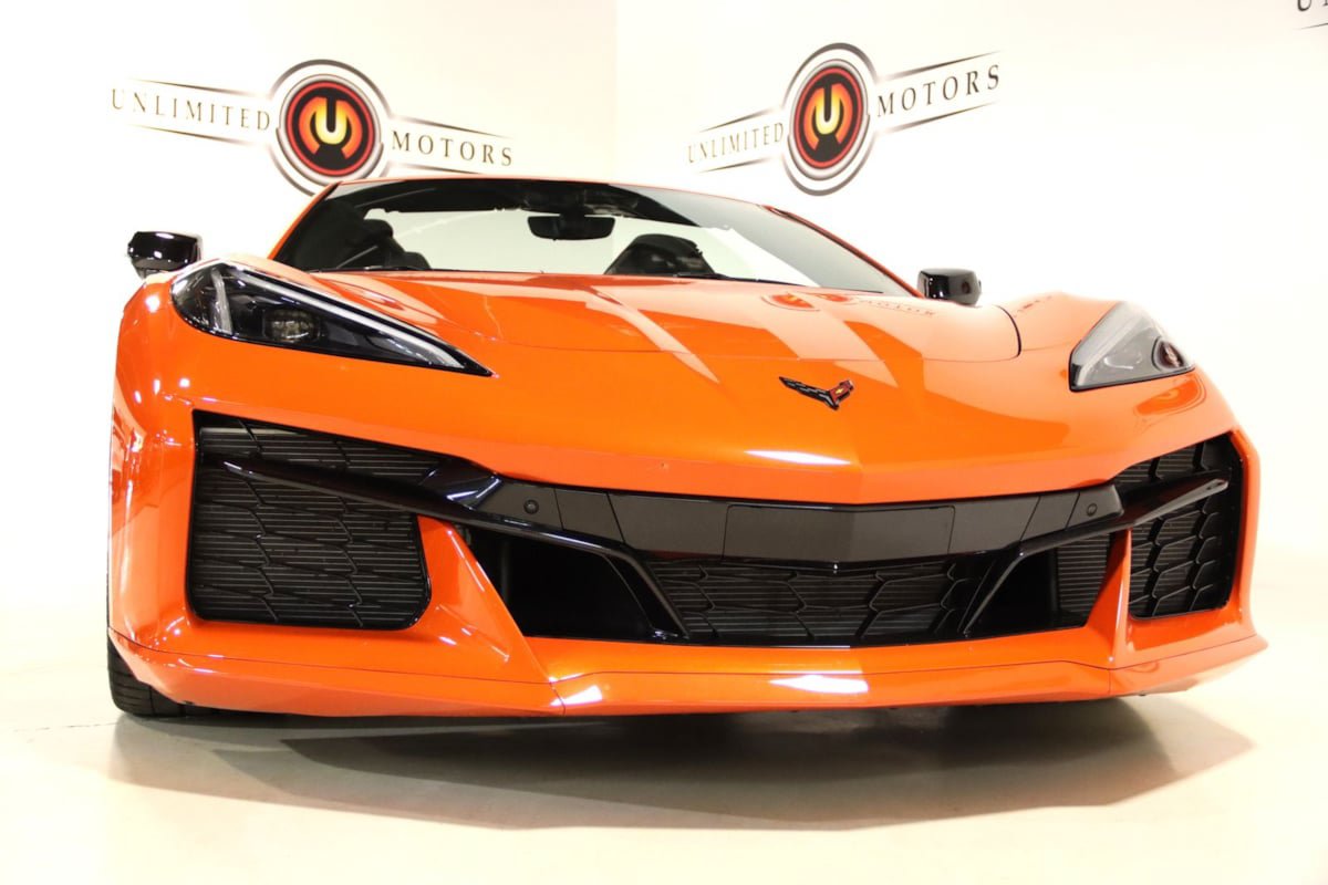 Used 2025 Chevrolet Corvette Z06 RWD image 32